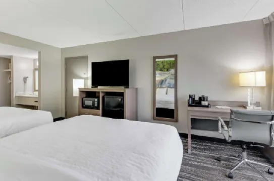 Clarion Pointe Near Erie Casino