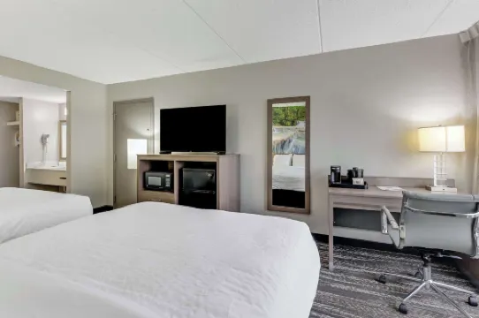 Clarion Pointe Near Erie Casino