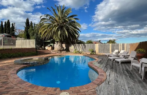 夏日山丘機車旅館