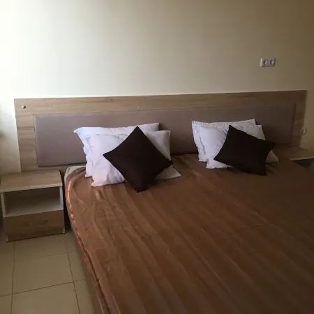 Palace Deluxe Hotel