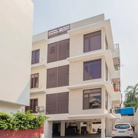 Kolam Serviced Apartments - Adyar. Отели рядом с достопримечательностью «Пляж Эллиотс»