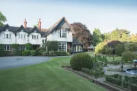 Mere Court Hotel - parking