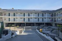 肯拉拉套房飯店 - 停車場