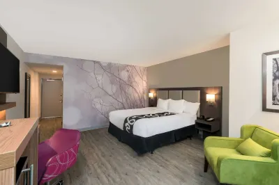 La Quinta Inn & Suites by Wyndham Mobile Hotels near Mobile International Airport