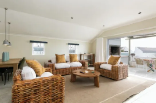 Abalone Hotel & Villa's