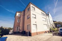 Design apartment centrally located in Andernach with top view, WiFi, kitchen, parking space