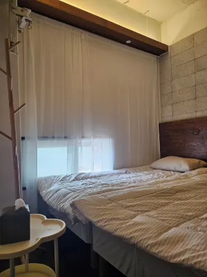 Travel Light Hostel