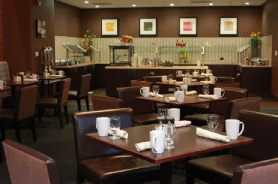 Ontario Airport Hotel & Conference Center Отели в г. Онтэрио