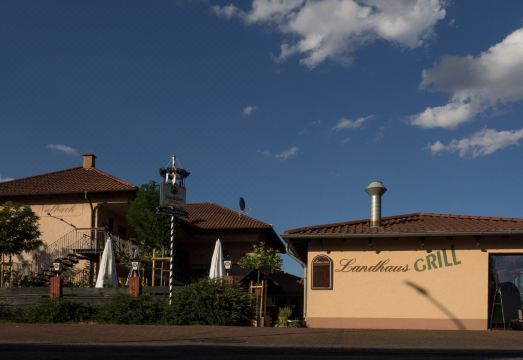 2. 란트하우스 날바..