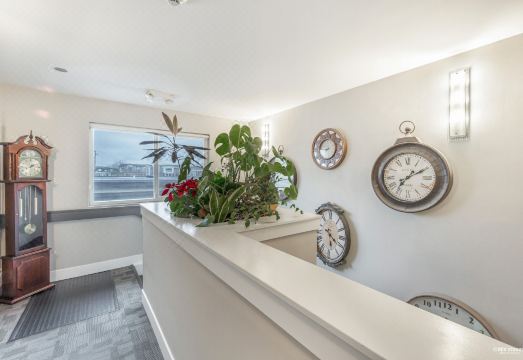 2. 퀸즈 호텔 뉴 ..