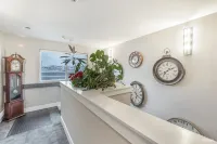 Queens Hotel Hotels in Delta