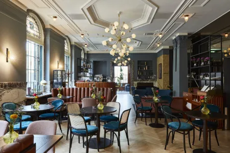 Hotel Indigo the Hague - Palace Noordeinde Отели рядом с достопримечательностью «The Hague University of Applied Sciences»