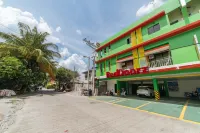 RedDoorz Near Notre Dame of Dadiangas University Hotels in 