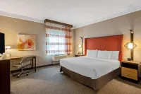 La Quinta Inn & Suites by Wyndham San Francisco Airport N Hotels in South San Francisco