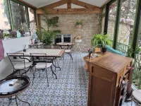 Maison d'Hôtes et Roulotte" le 6 Bis" Hotels in Romans-sur-Isère