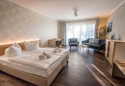 호텔 내부 및 주변 전경