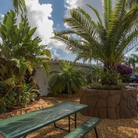 Green Seas Motel