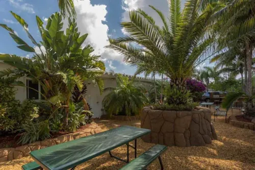 Green Seas Motel