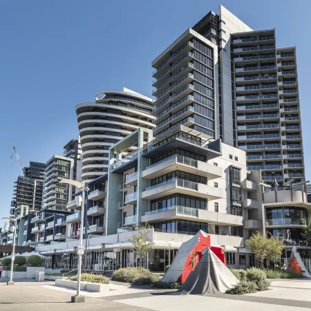 AKOM AT Docklands Отели в г. Доклендс