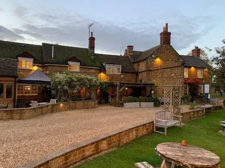 Old White Hart Отели в г. Corby District