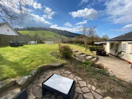 The Griffin Inn Отели в г. Гвернифед