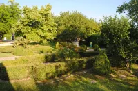 Les Insolites du Grand Logis Hotels in Bruyeres-et-Montberault