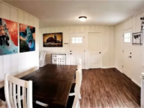 Harris House - Blocks away from quaint downtown Oneonta, Shopping and Food 오니온타 호텔