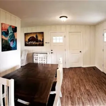 Harris House - Blocks away from quaint downtown Oneonta, Shopping and Food Отели в г. Онеонта