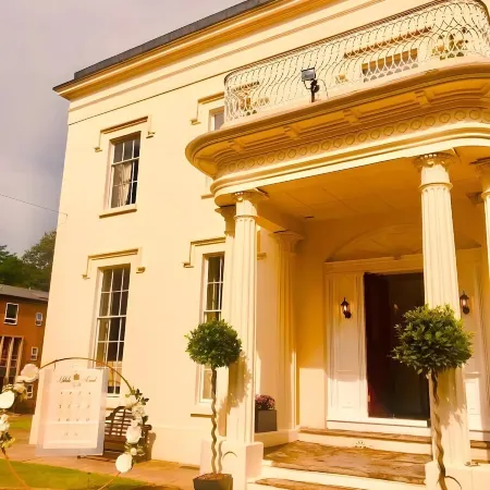 RainHill Hall Hotel Отели рядом с достопримечательностью «Ноузли-роуд»