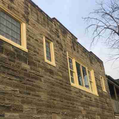 The Stone Castle - with Private Yard & Parking, Near Falls & Casino by Niagara Hospitality Hotel Exterior