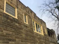 The Stone Castle - with Private Yard & Parking, Near Falls & Casino by Niagara Hospitality