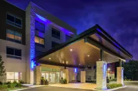 Holiday Inn Express & Suites Queensbury - Lake George Area Hotels in Glens Falls