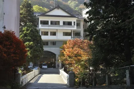 Kutsurogijyuku Shintaki Отели рядом с достопримечательностью «Sazaedo»