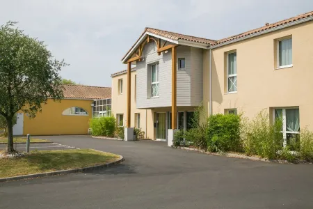 Hôtel de la Louée Отели в г. Моньер