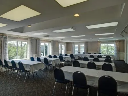 Sag Harbor Inn Отели рядом с достопримечательностью «Sag Harbor Historical Museum: The Annie Cooper Boyd House»