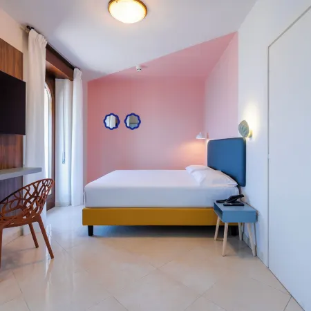 La Vista Postcard Hotel