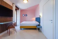 La Vista Postcard Hotel