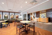 Fairfield Inn & Suites Duluth Waterfront - breakfast
