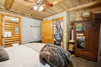 10-Acre Pvt Retreat! Hot Tub & FirePit, Lk Access
