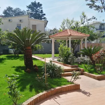 Summer Colors Rooms & Apartments