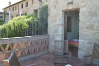 House with Private Garden in the Crete Senesi