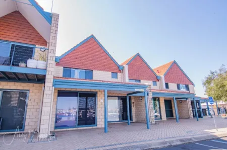 Portside Paradise Отели в г. Джограф