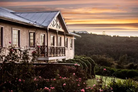 The Caledon Hotel and Spa Отели в г. Caledon