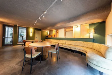 Hôtel l'Olivier Отели в г. Masnuy-Saint-Jean