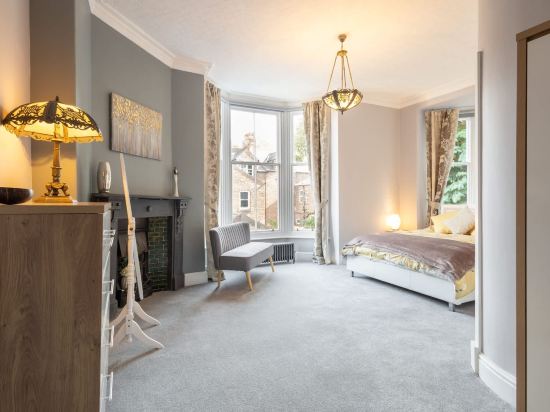 Host Stay Chatsworth Townhouse I