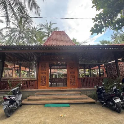 Villa Lova Sambirenteng Hotel dekat Pantai Bembeng