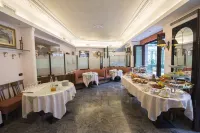 Hotel Posta Hotels in Torno