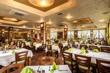 Spa Hotel Elbrus Отели рядом с достопримечательностью «Ostrets Peak (1368 m)»