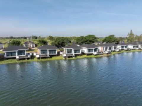 Pan Ville Resort Hotels near Wat Bua Luang