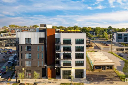 Dual Bachelor Pads w/ Rooftop Lounge & Games Sleeps 26 5 Min to Broadway